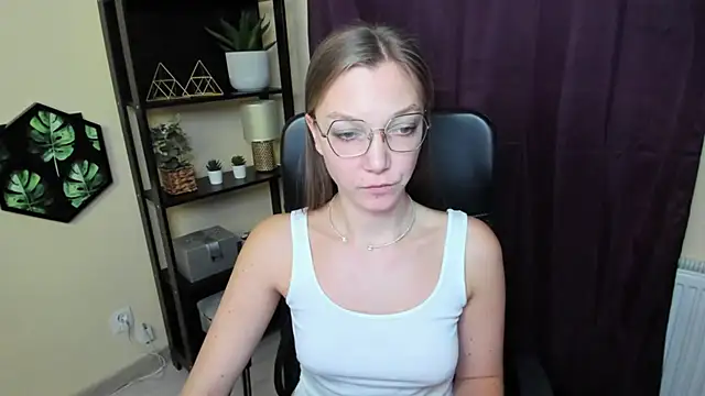 Snapshot of EmillyPlay chatting on March 2025 08:09:02 PM EmillyPlay online show from March 2025 08:09:02 PM