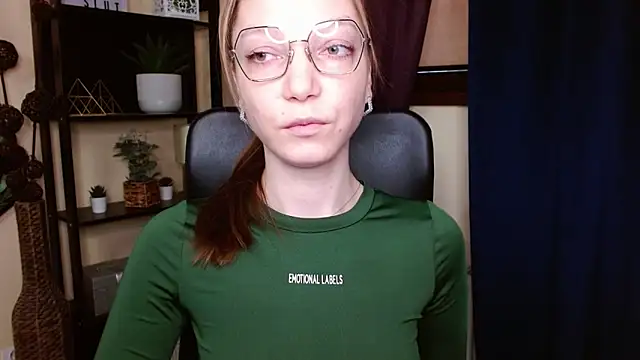 EmillyPlay online show from February 2026 06:32:01 AM