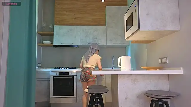 DonnaBurkee online show from May 2026 04:43:01 AM