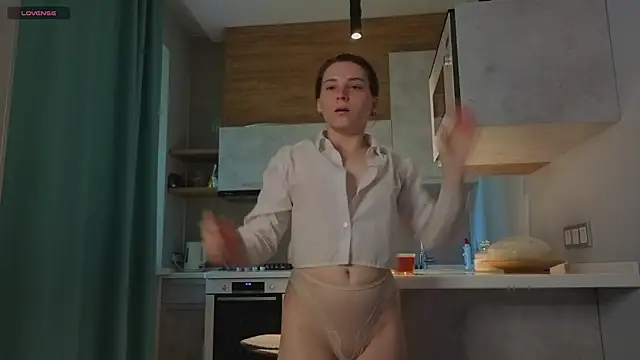 Snapshot of DonnaBurkee chatting on June 2026 04:18:01 AM DonnaBurkee online show from June 2026 04:18:01 AM