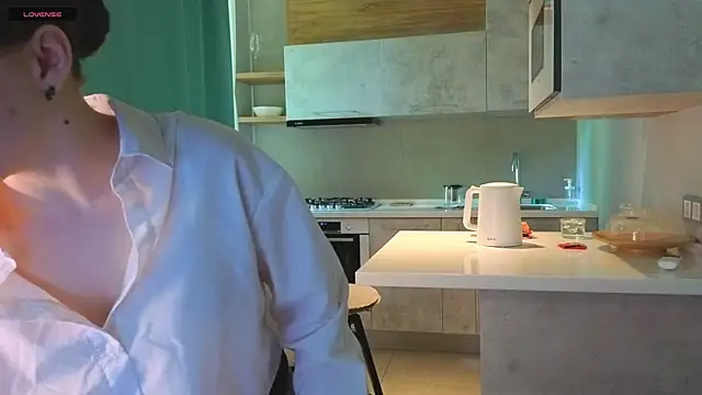 DonnaBurkee online show from May 2026 04:19:02 AM