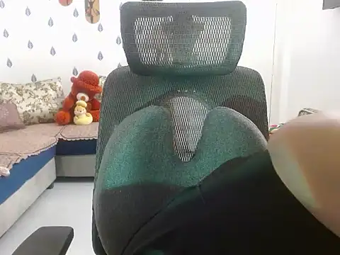 Snapshot of InayatSingh chatting on June 2026 05:01:01 PM InayatSingh online show from June 2026 05:01:01 PM
