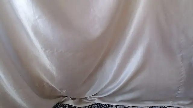 Burberrry  online show from December 2025 10:03:02 AM