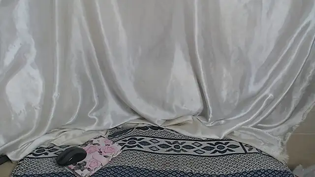 Burberrry  online show from October 2025 07:57:02 PM