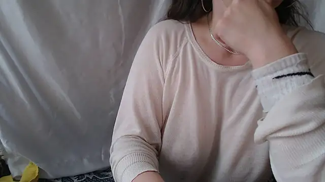 Burberrry  online show from May 2026 03:20:01 PM