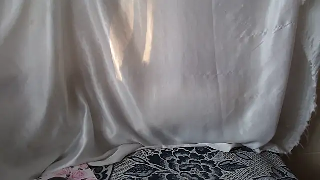 Burberrry  online show from September 2025 03:47:02 PM