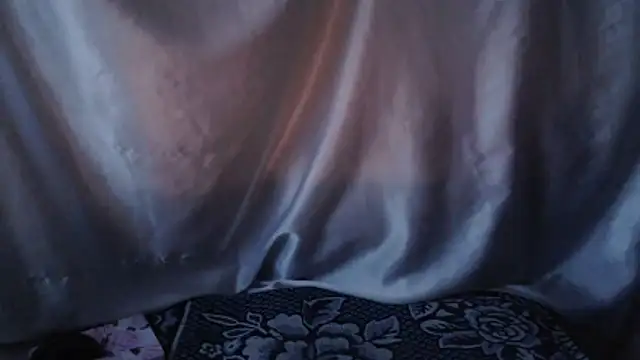 Burberrry  online show from November 2025 05:33:02 AM