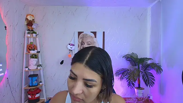 SALOOMEE   online show from January 2026 07:42:02 PM