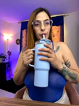 Alessandra Schmoll online show from November 2025 01:12:01 PM