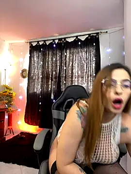 Alessandra Schmoll online show from December 2025 01:13:02 PM