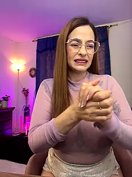 Alessandra Schmoll online show from October 2025 01:53:04 PM