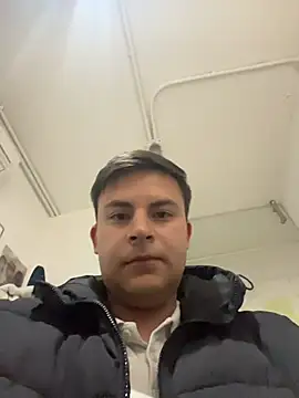 Nicolds14 online show from November 2025 08:09:02 PM