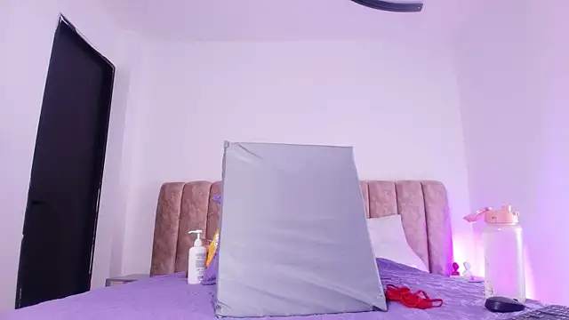 diane di online show from November 2025 07:18:02 PM