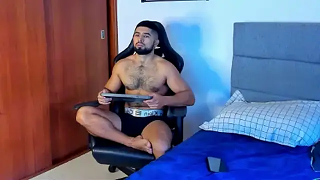 ethaanjones online show from December 2025 02:34:01 PM