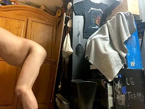 ElPollo77 online show from September 2025 09:05:01 PM