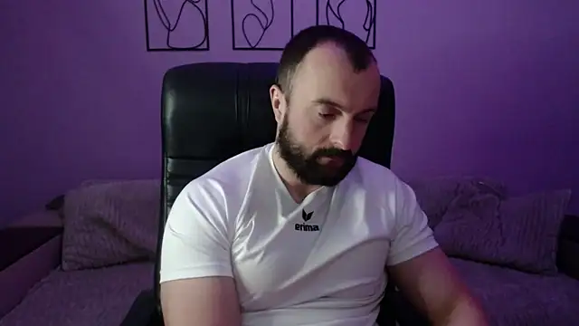 brindlefly6969 online show from April 2026 10:43:02 AM