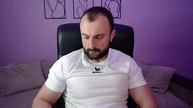 brindlefly6969 online show from April 2026 10:33:02 AM