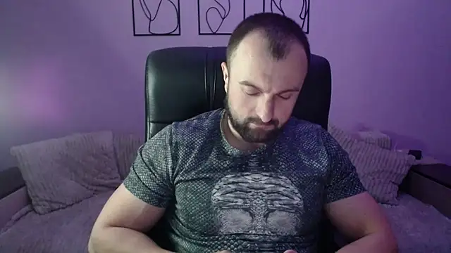 brindlefly6969 online show from February 2026 01:11:01 PM