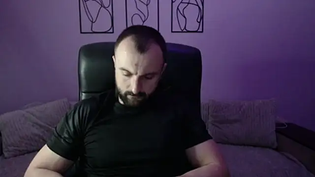 brindlefly6969 online show from April 2026 10:44:01 AM