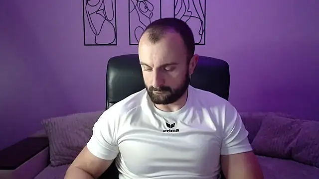 brindlefly6969 online show from November 2025 11:37:01 AM