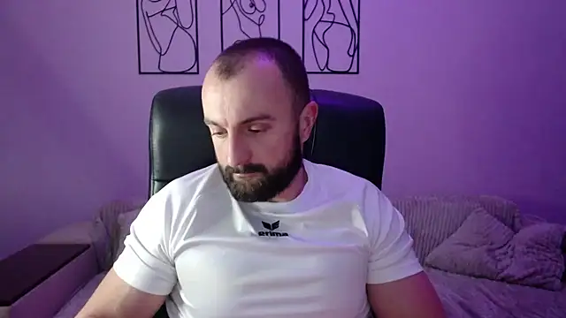 brindlefly6969 online show from January 2026 11:49:01 AM