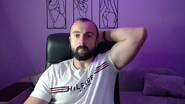 brindlefly6969 online show from October 2025 11:01:01 AM