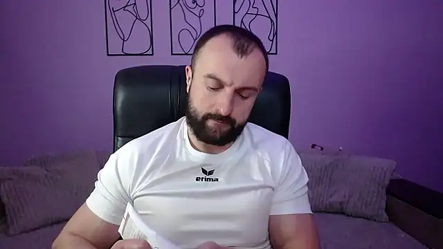 brindlefly6969 online show from April 2026 11:05:01 AM