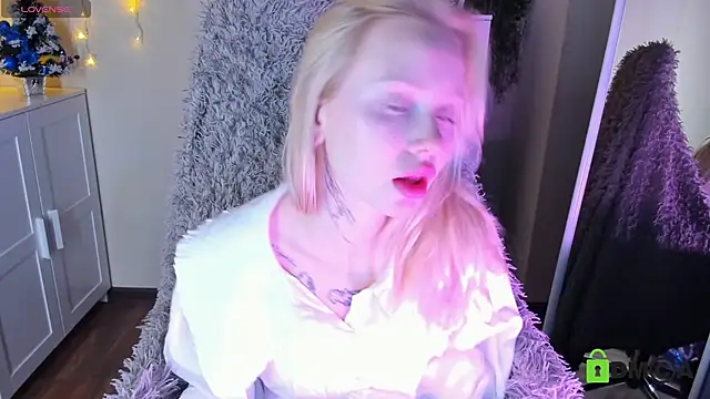 Snapshot of MalenaErnman chatting on December 2024 10:23:02 AM MalenaErnman online show from December 2024 10:23:02 AM
