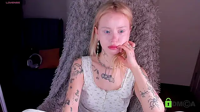 Snapshot of MalenaErnman chatting on January 2025 10:37:02 AM MalenaErnman online show from January 2025 10:37:02 AM