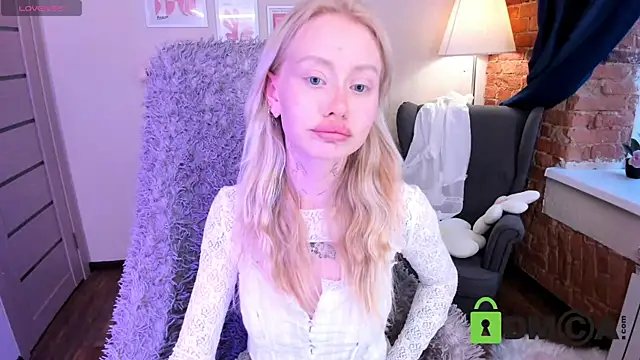 Snapshot of MalenaErnman chatting on February 2025 01:36:01 PM MalenaErnman online show from February 2025 01:36:01 PM