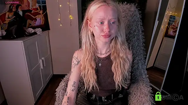 MalenaErnman online show from November 2025 10:42:02 AM