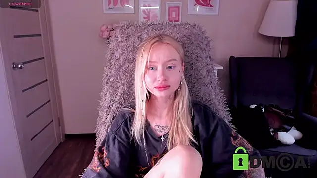 Snapshot of MalenaErnman chatting on March 2025 10:39:02 AM MalenaErnman online show from March 2025 10:39:02 AM
