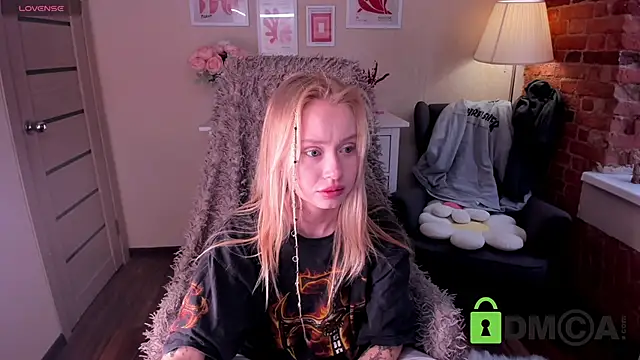 Snapshot of MalenaErnman chatting on March 2025 10:28:01 AM MalenaErnman online show from March 2025 10:28:01 AM