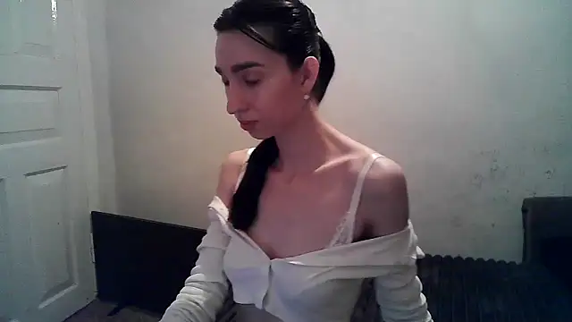 ElizaSwon online show from November 2025 04:54:01 PM