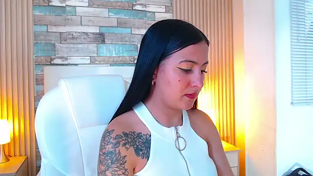 isabella smith  online show from November 2025 08:03:01 PM