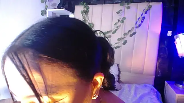 isabella smith  online show from October 2025 03:24:01 PM