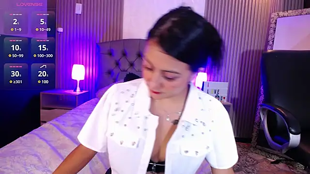 isabella smith  online show from February 2025 01:11:02 PM