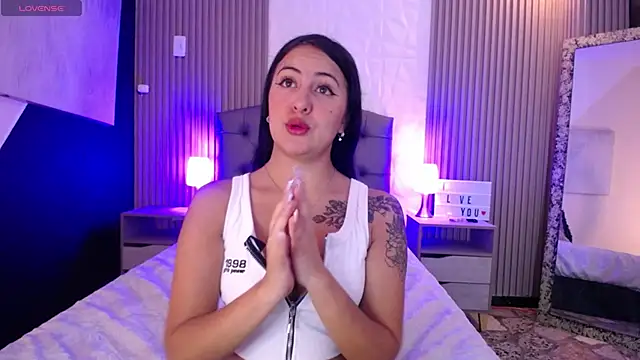 isabella smith  online show from January 2025 01:38:01 PM