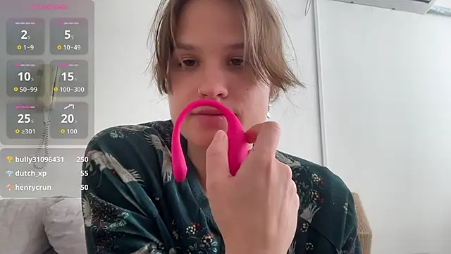 Snapshot of Your_Hand_In_mine chatting on September 2025 06:25:01 PM Your Hand In mine online show from September 2025 06:25:01 PM