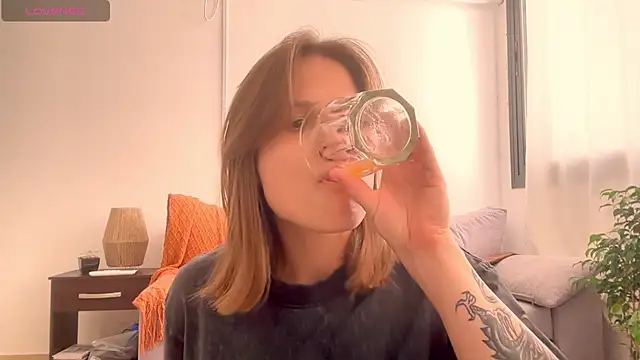 Snapshot of Your_Hand_In_mine chatting on November 2025 06:34:02 PM Your Hand In mine online show from November 2025 06:34:02 PM