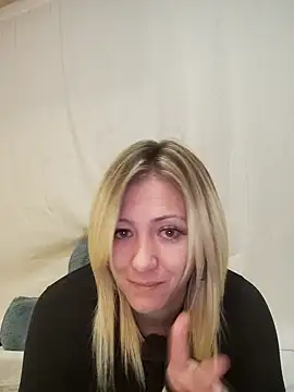 Snapshot of SallyCumLaude chatting on February 2025 07:15:01 AM SallyCumLaude online show from February 2025 07:15:01 AM