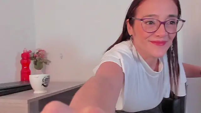 Jessica Herrera  online show from February 2026 09:58:01 PM