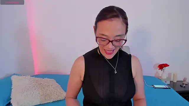 Jessica Herrera  online show from April 2026 09:52:02 PM