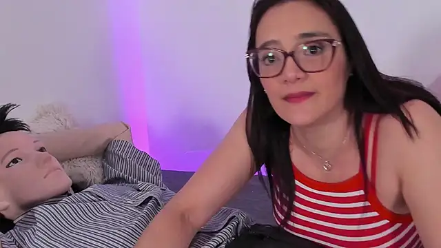 Jessica Herrera  online show from May 2026 09:33:01 PM