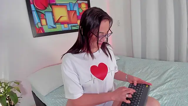 Jessica Herrera  online show from March 2026 10:21:01 PM