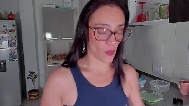 Jessica Herrera  online show from November 2025 10:47:01 PM