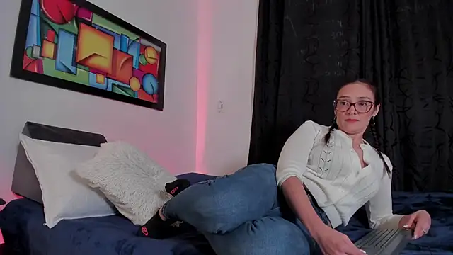 Jessica Herrera  online show from December 2025 10:10:01 PM