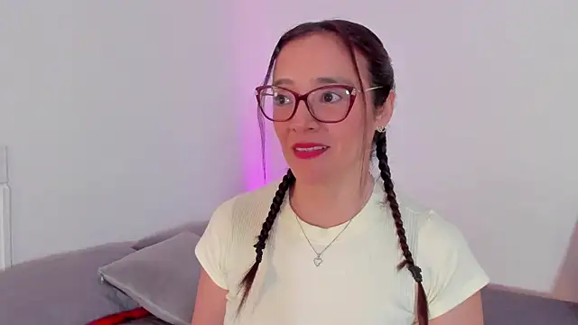 Jessica Herrera  online show from May 2026 09:24:01 PM