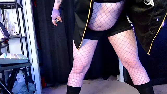 famousALYX online show from November 2025 07:55:01 AM