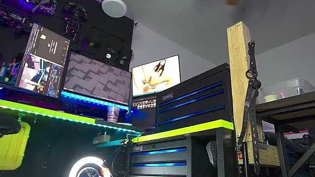 famousALYX online show from February 2026 08:36:02 AM